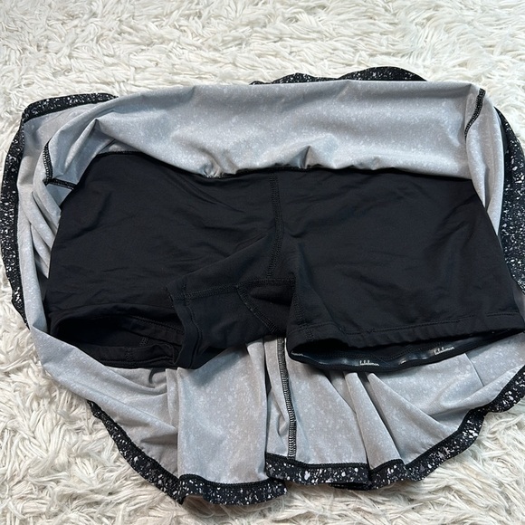 Lululemon Circuit Breaker Skirt (Tall) Splatter White Black / Black - Picture 3 of 7